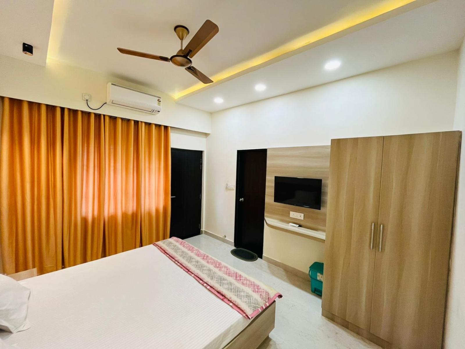 Log Inn Banaras Варанаси Екстериор снимка