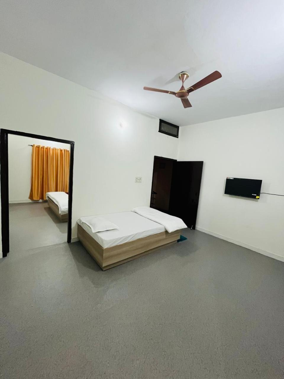 Log Inn Banaras Варанаси Екстериор снимка