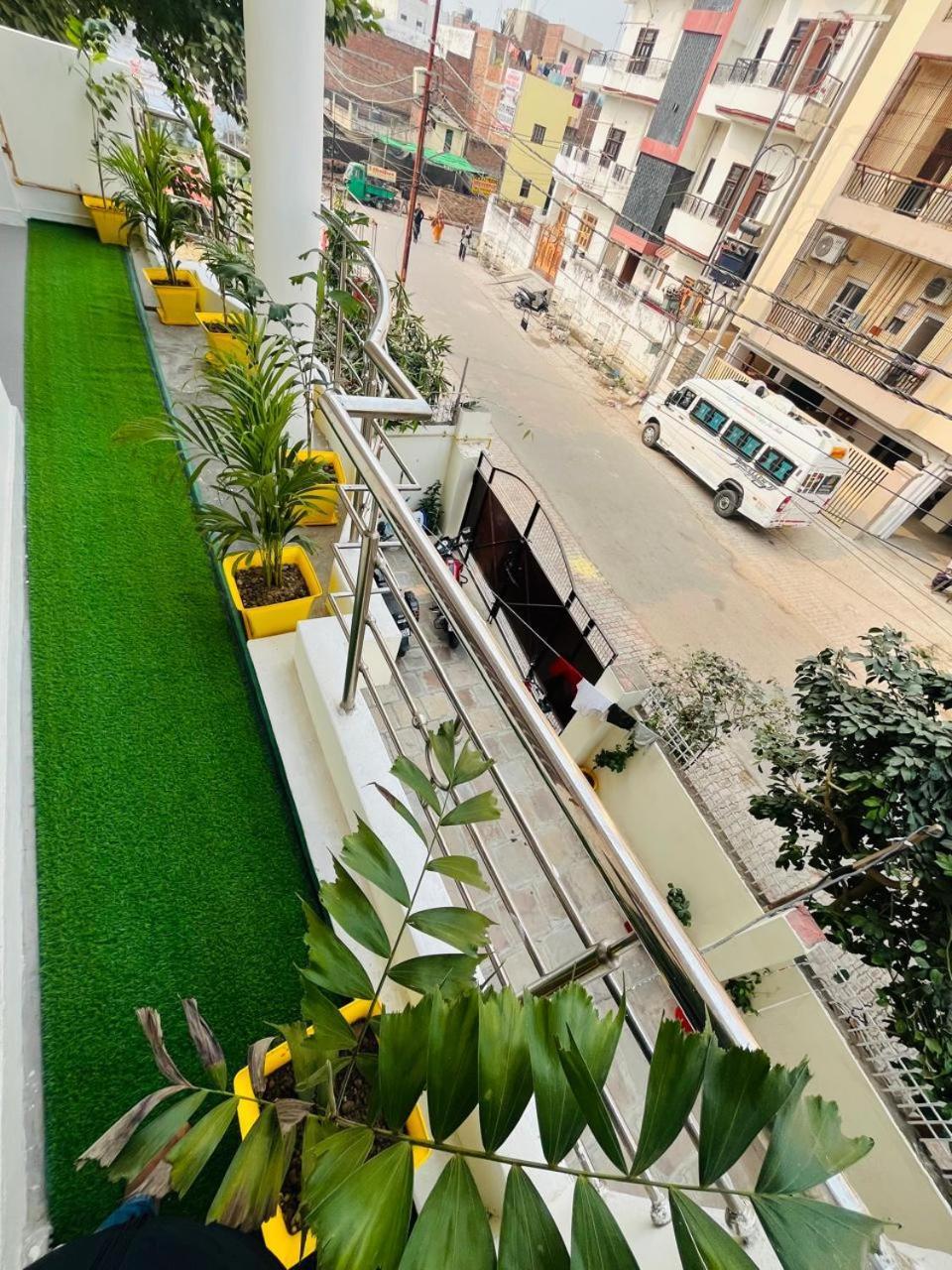Log Inn Banaras Варанаси Екстериор снимка